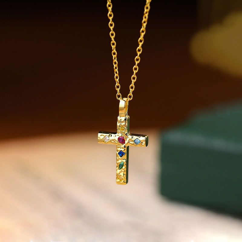 Colar de Ouro 18k Galvanizado com Crucifixo Cravejado com pedras em Zircônias